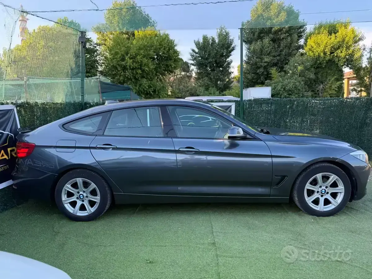 Usata BMW 318 143 CV (105 kW) 2014 Grigio Berlina
