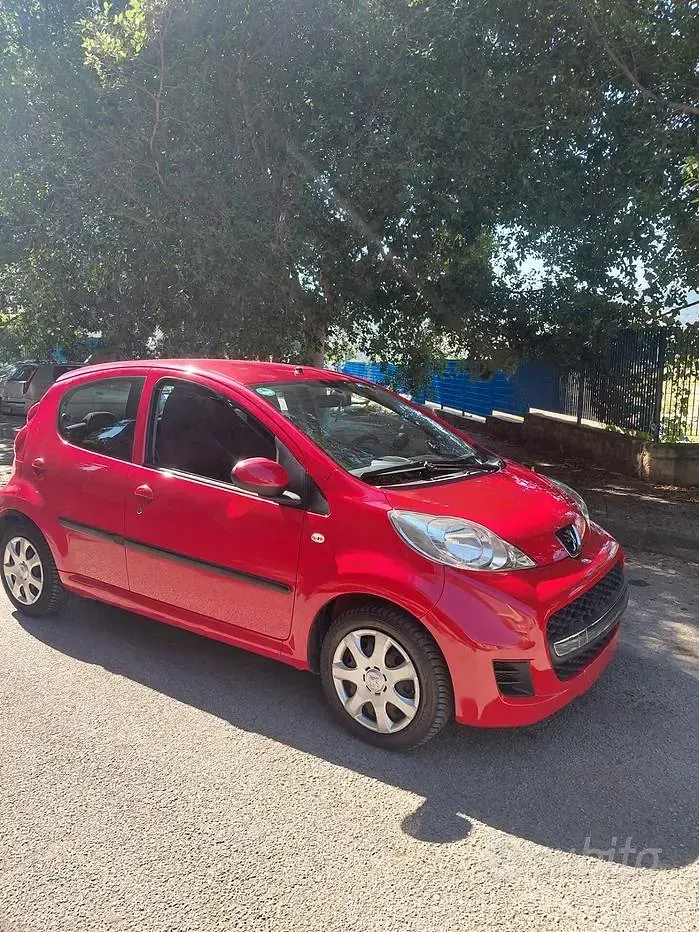 Usata Peugeot 107 68 CV (50 kW) 2010 Rosso Utilitaria
