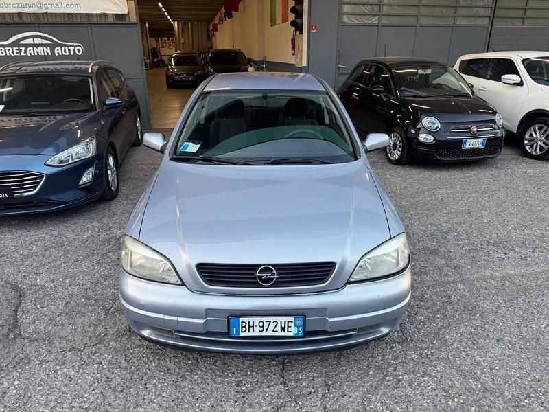 Usata Opel Astra Club 67 CV (49 kW) 2000 Argento Berlina