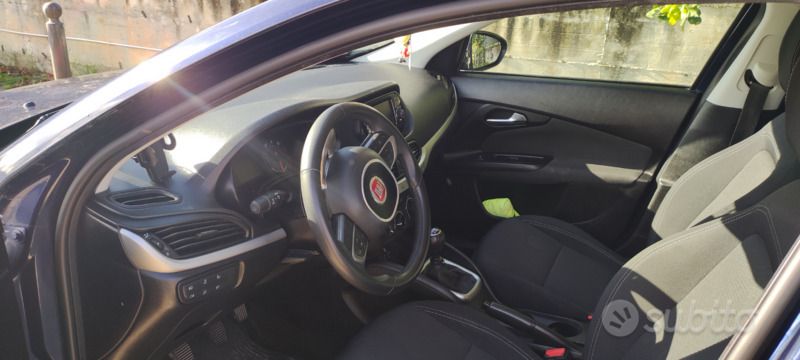 Usata Fiat Tipo 120 CV (88 kW) 2017 Blu Berlina