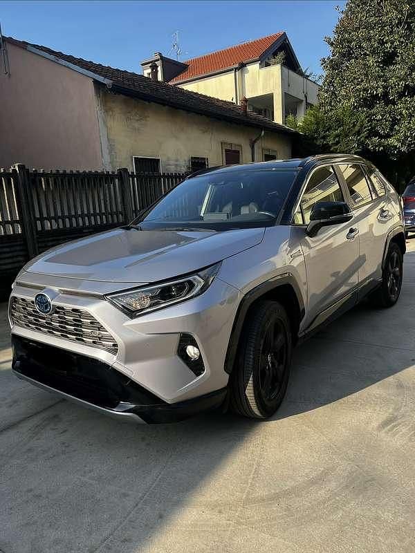 Usata Toyota RAV4 Hybrid Style 222 CV (163 kW) 2020 Argento SUV