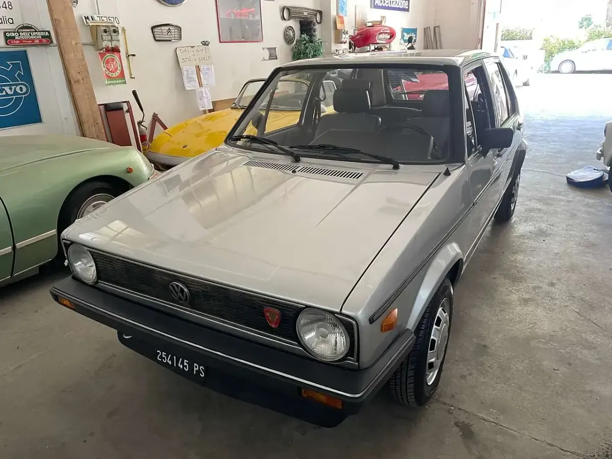 Usata VW Golf I 50 CV (36 kW) 1982 Argento Utilitaria