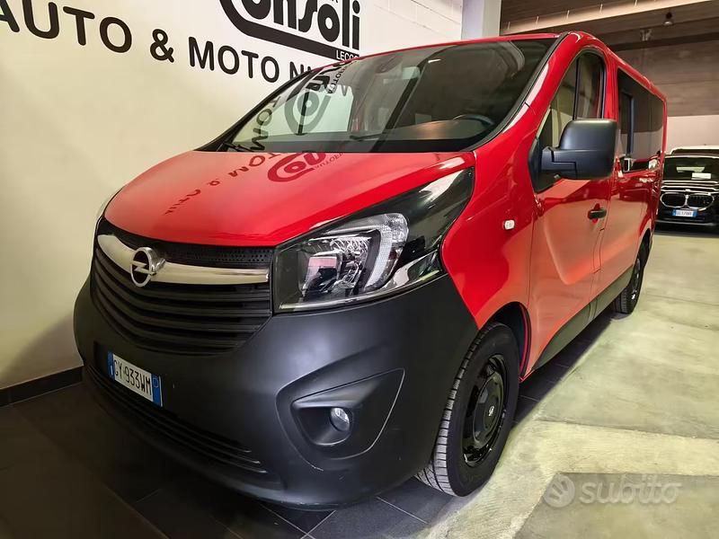 Usata Opel Vivaro 95 CV (69 kW) 2016 Rosso Monovolume