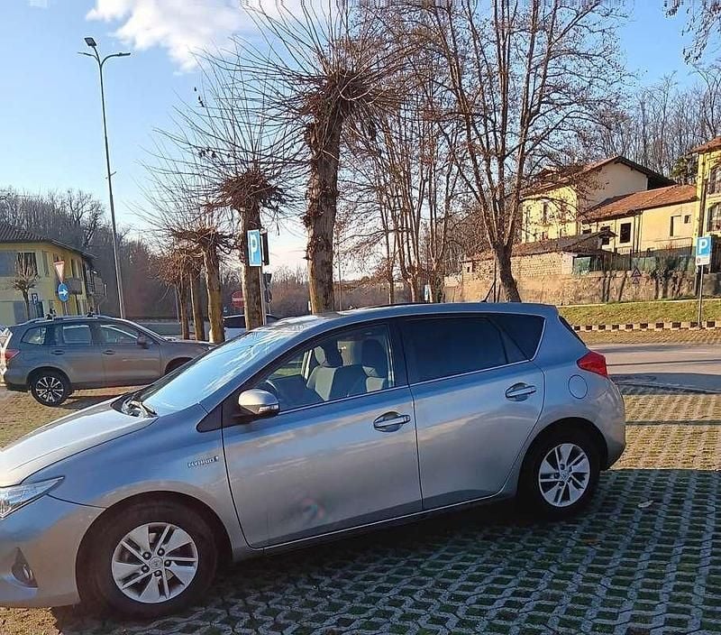 Usata Toyota Auris Hybrid Active 99 CV (72 kW) 2014 Berlina