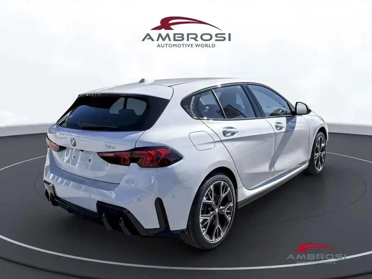 Nuova BMW 118 M Sport 150 CV (110 kW) 2026 Alpin white pastello Utilitaria