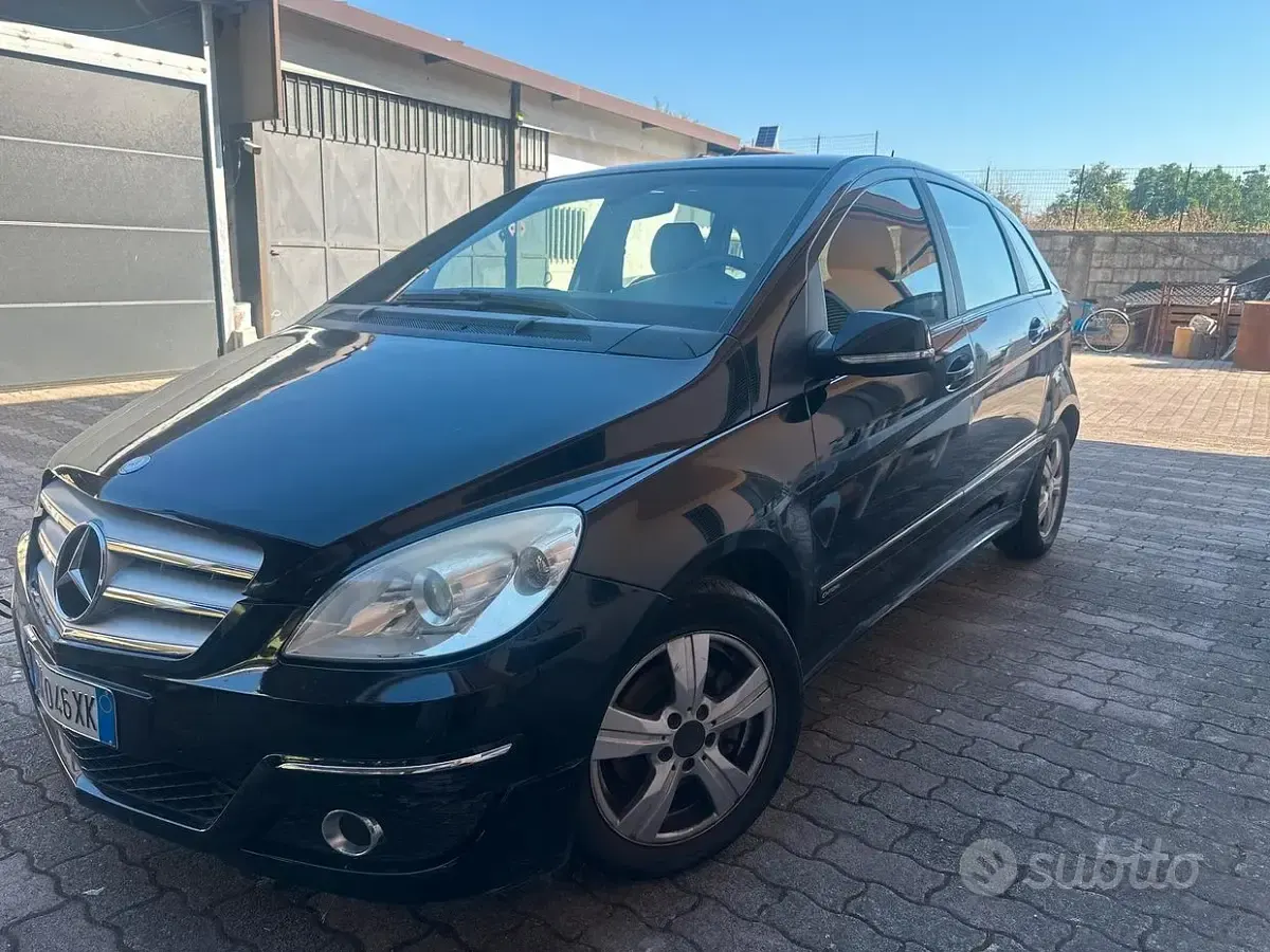 Usata Mercedes B200 140 CV (102 kW) 2009 Nero Monovolume