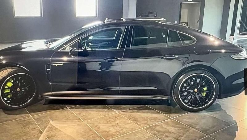 Usata Porsche Panamera 330 CV (242 kW) 2022 Nero Berlina
