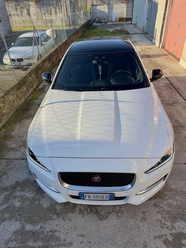 Usata Jaguar XE R-Sport 179 CV (131 kW) 2015 Bianco Berlina
