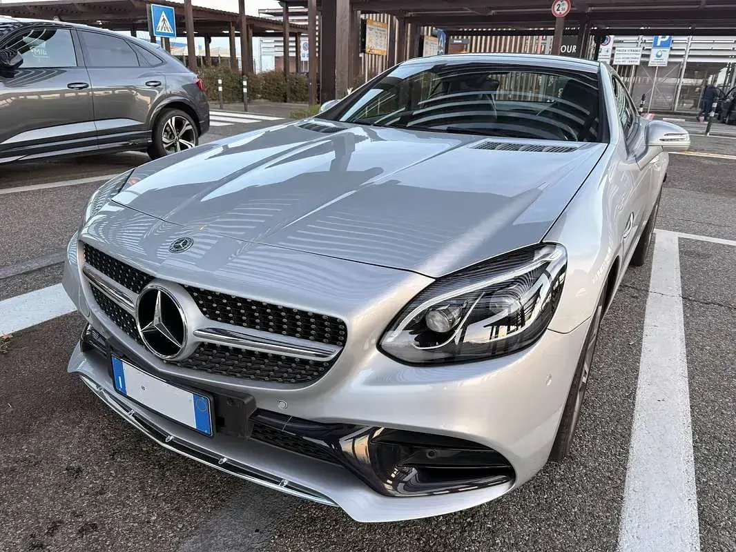 Usado Mercedes SLC180 AMG line 156 CV (114 kW) 2018 Plateado Descapotable