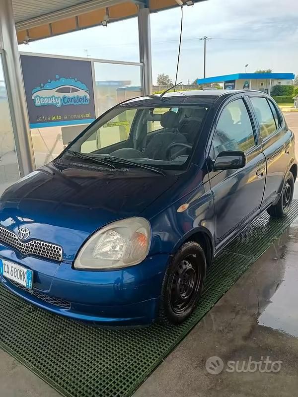 Usata Toyota Yaris 68 CV (50 kW) 2002 Blu/azzurro Berlina