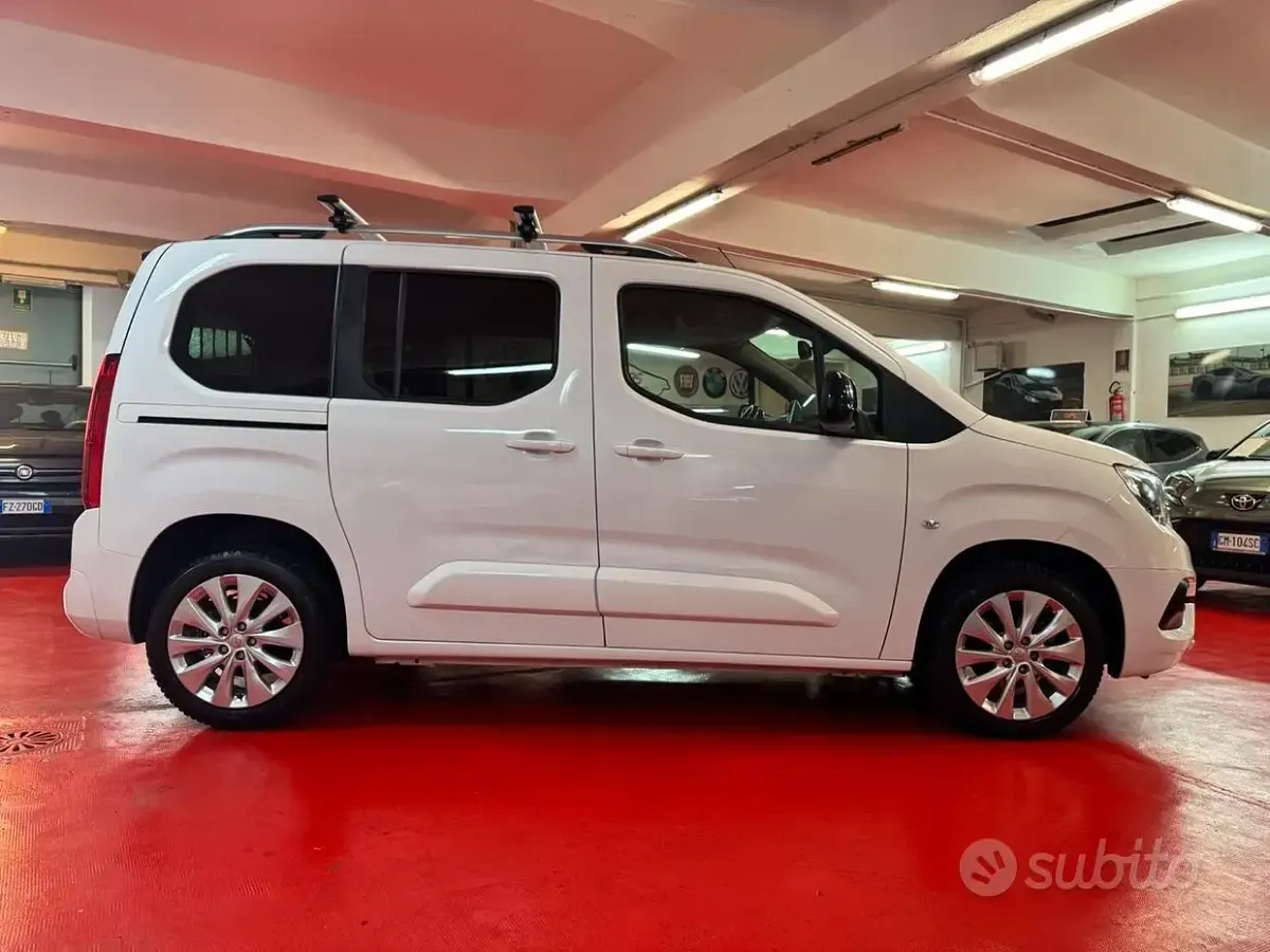 Usata Opel Combo Life Elegance 102 CV (75 kW) 2022 Bianco Monovolume
