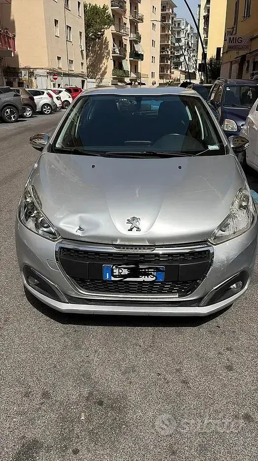 Usata Peugeot 208 68 CV (50 kW) 2013 Grigio Utilitaria