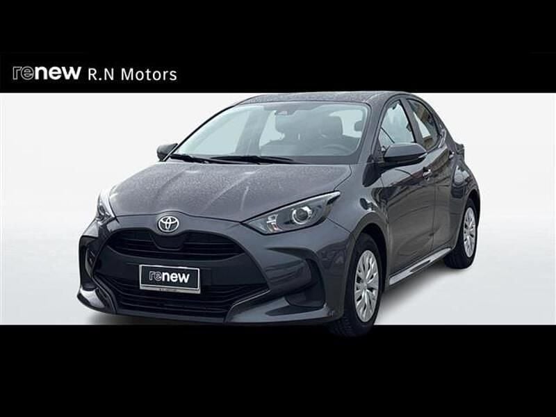 Usata Toyota Yaris Active 2022 Grigio scuro Berlina