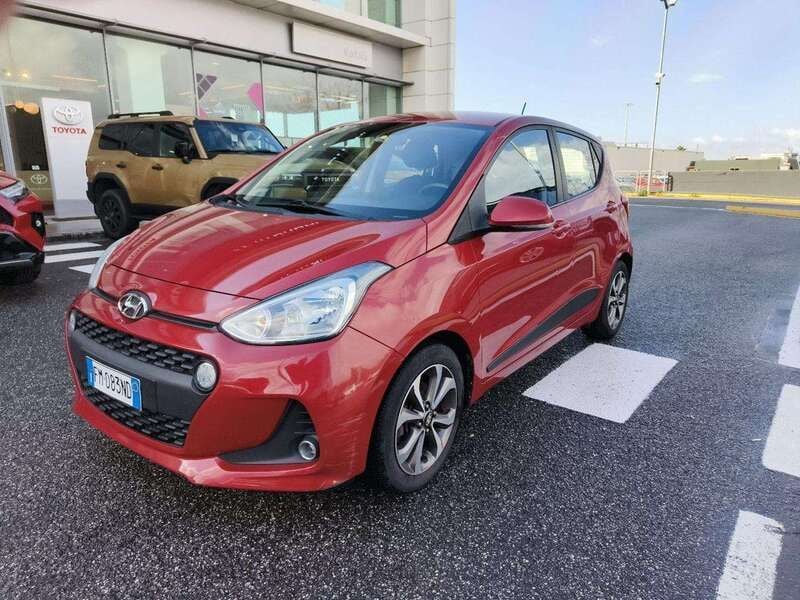Rosso Usata 2018 Hyundai i10 Style Due volumi | 10.500 € (Buon prezzo) - Immagine 1/4