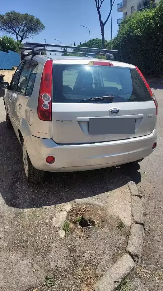 Usata Ford Fiesta 68 CV (50 kW) 2007 Grigio Utilitaria