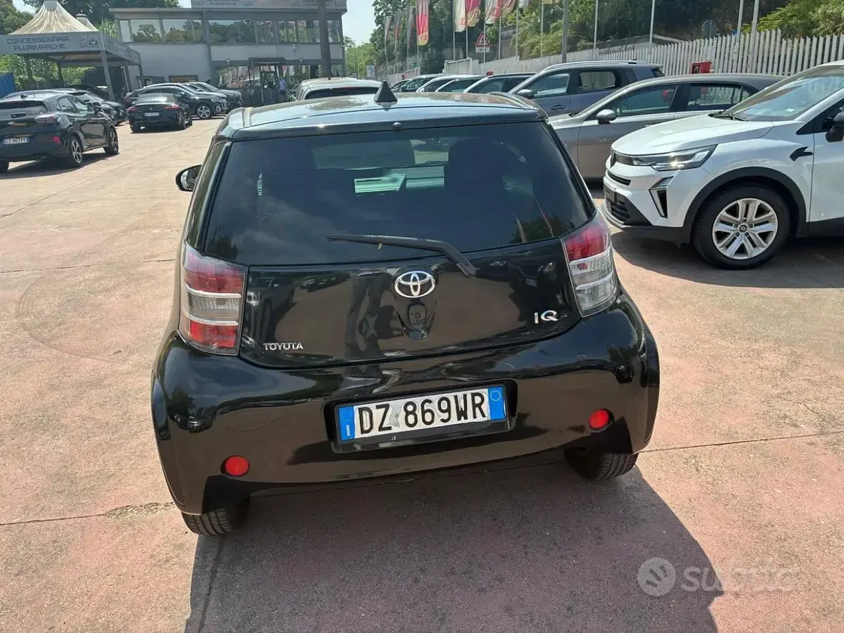 Usata Toyota iQ 68 CV (50 kW) 2010 Nero Utilitaria