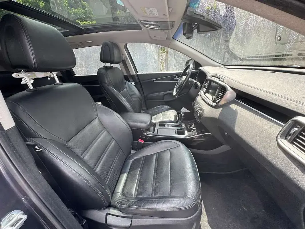 Begagnad Kia Sorento 200 HK (147 kW) 2016 Grå SUV