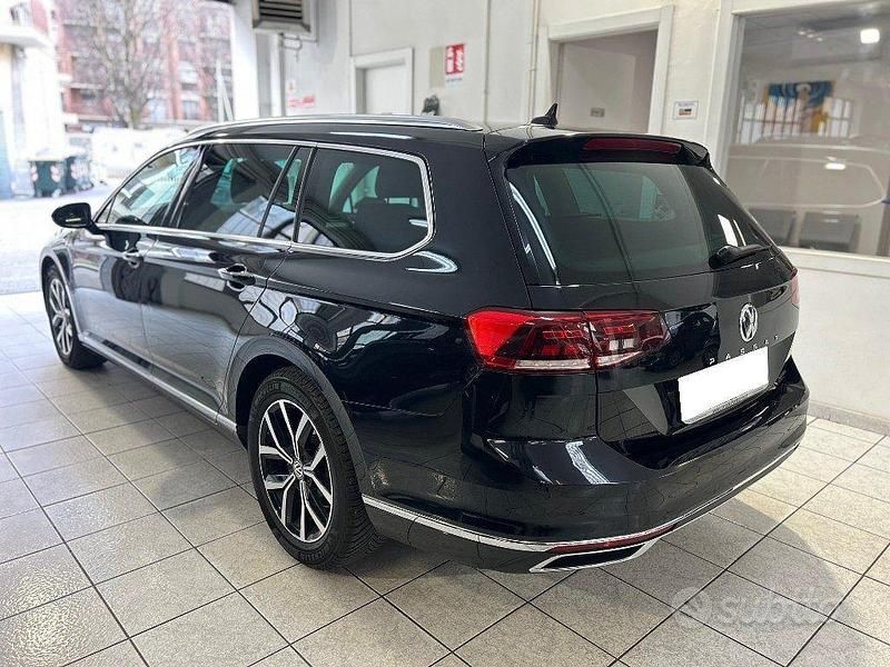 Usata VW Passat Executive 190 CV (139 kW) 2020 Nero metallizzato Station wagon