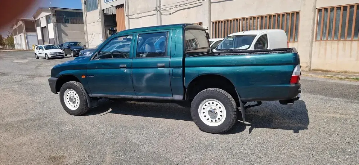 Usata Mitsubishi L200 99 CV (72 kW) 1997 Verde Pick-up