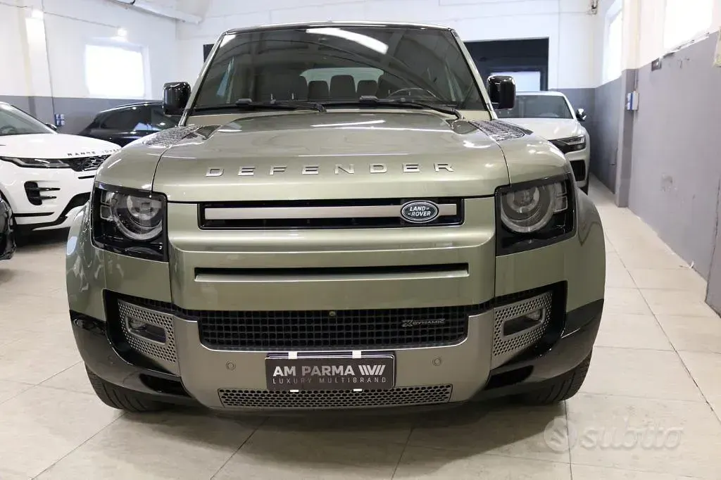 Usata Land Rover Defender SE Dynamic 249 CV (183 kW) 2023 Grigio SUV