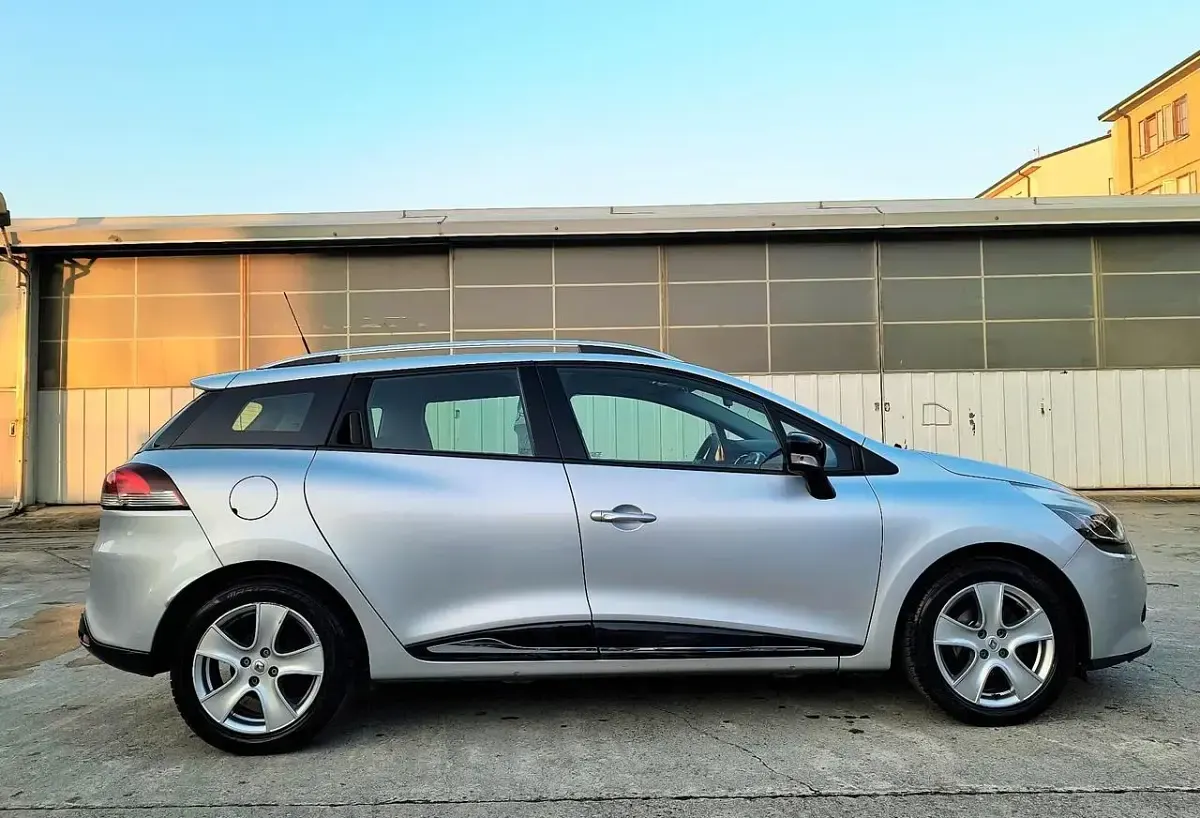 Usata Renault Clio GrandTour 75 CV (55 kW) 2015 Argento Station wagon