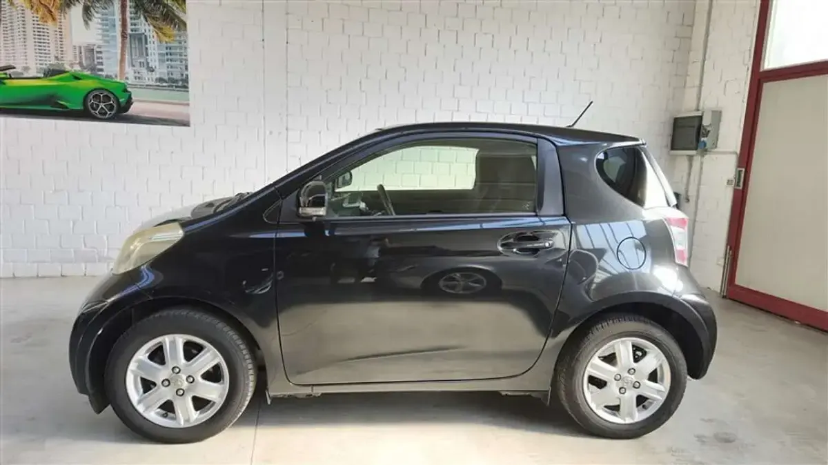 Usata Toyota iQ Sol 68 CV (50 kW) 2009 Nero Utilitaria