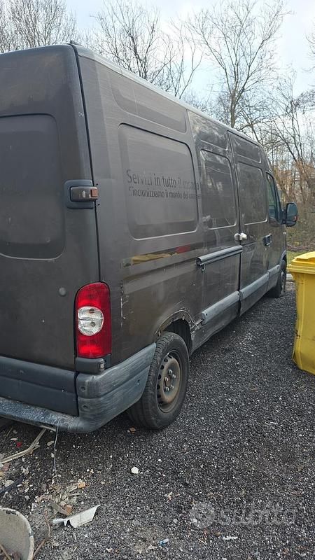Usata Renault Master 101 CV (74 kW) 2009 Marrone Berlina
