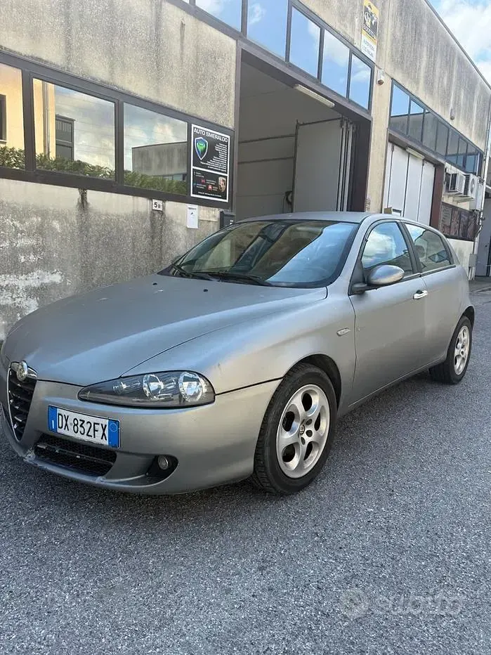 Occasion Alfa Romeo 147 Exclusive 120 ch (88 kW) 2009 Gris Citadine