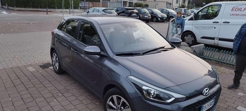 Usata Hyundai i20 Comfort 90 CV (66 kW) 2015 Utilitaria