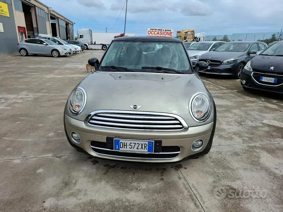 Usata Mini Cooper 109 CV (80 kW) 2007 Oro Utilitaria