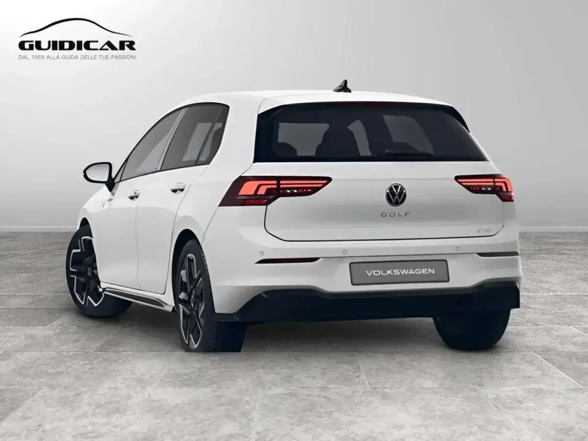Ny VW Golf VIII R-line Plus 116 HK (85 kW) 2026 Vit Sedan
