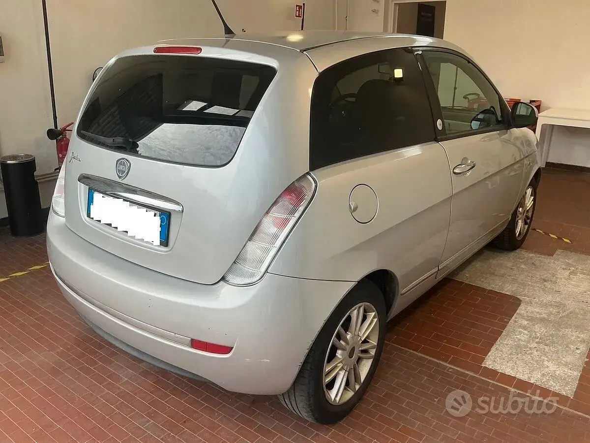 Usata Lancia Ypsilon 77 CV (56 kW) 2010 Grigio Utilitaria