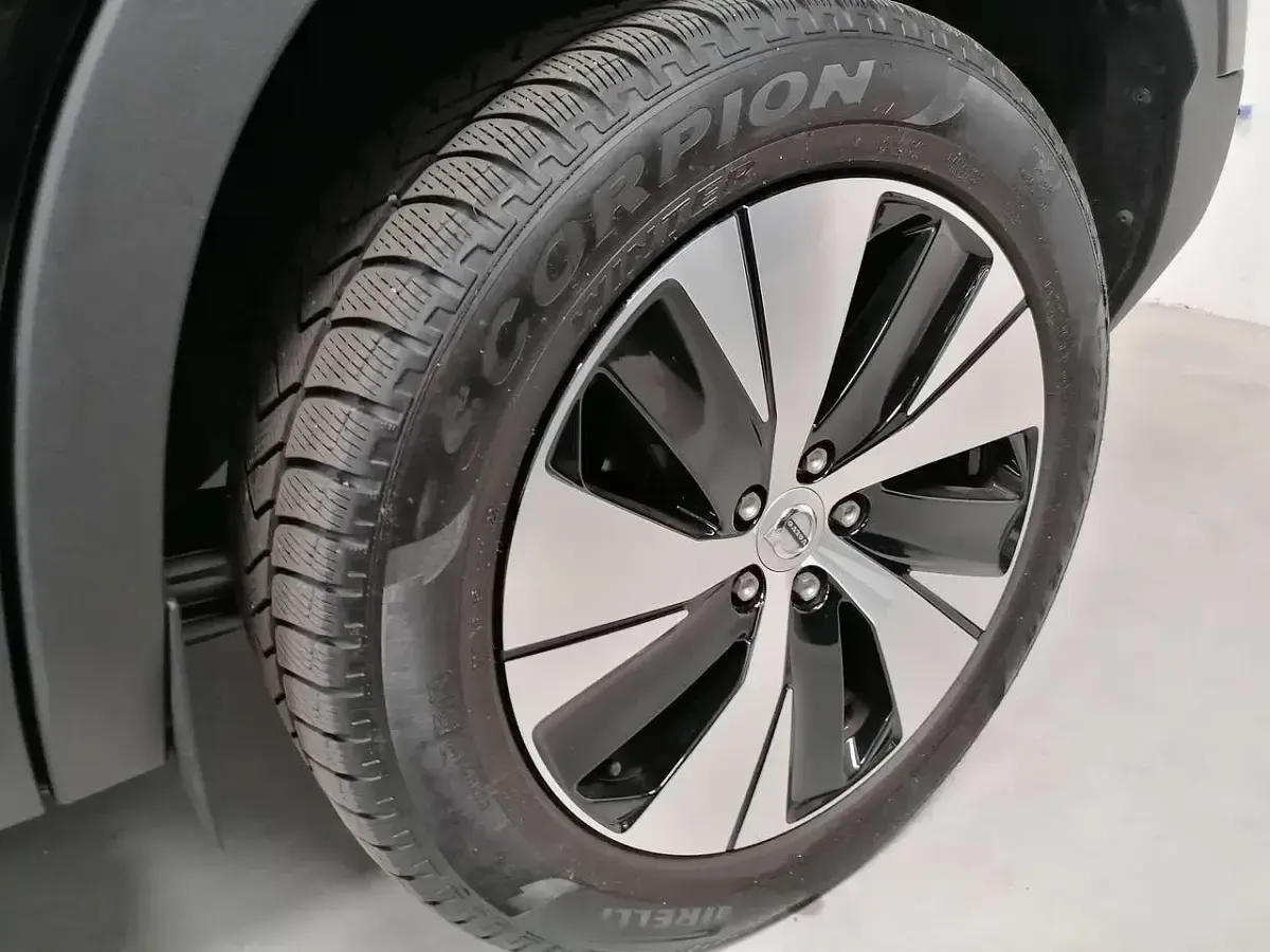 Usata Volvo XC40 Momentum 129 CV (94 kW) 2021 Nero SUV