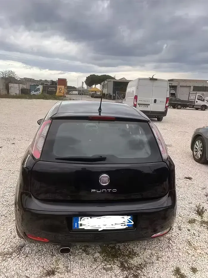 Usata Fiat Grande Punto Lounge 65 CV (47 kW) 2015 Nero Utilitaria
