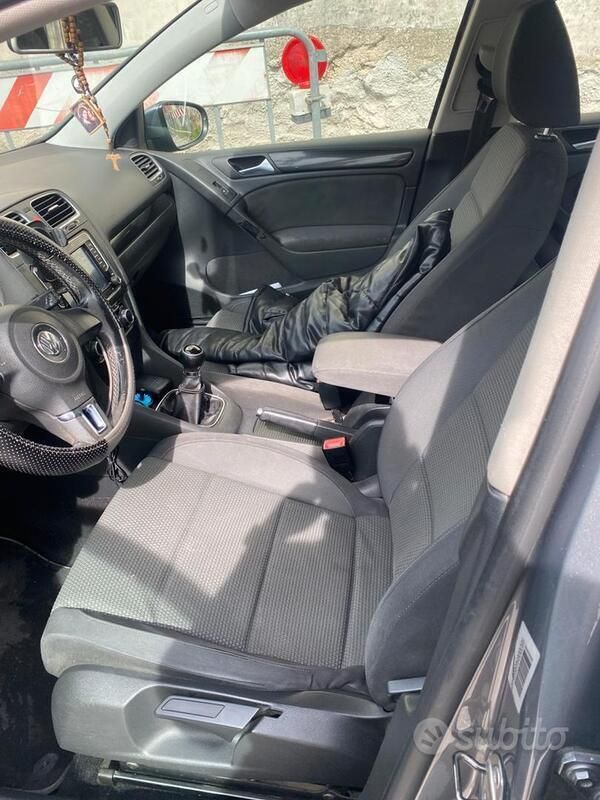 Usata VW Golf VI 105 CV (77 kW) 2011 Grigio Utilitaria