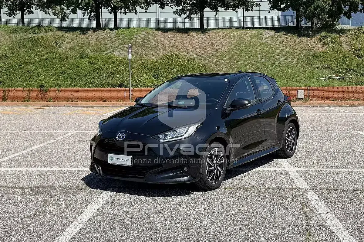 Usata Toyota Yaris Trend 92 CV (67 kW) 2022 Nero Utilitaria