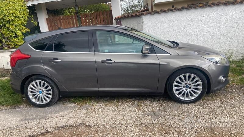 Usata Ford Focus Titanium 116 CV (85 kW) 2011 Grigio Berlina