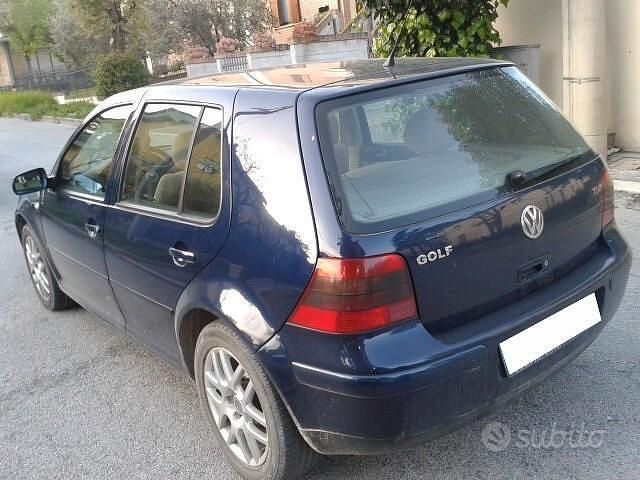 Usata VW Golf IV Highline 115 CV (84 kW) 2001 Blu Berlina