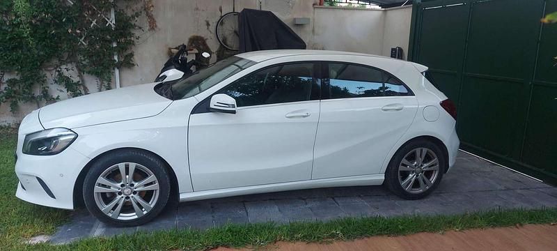 Usata Mercedes 180 Business 148 CV (108 kW) 2017 Bianco Berlina