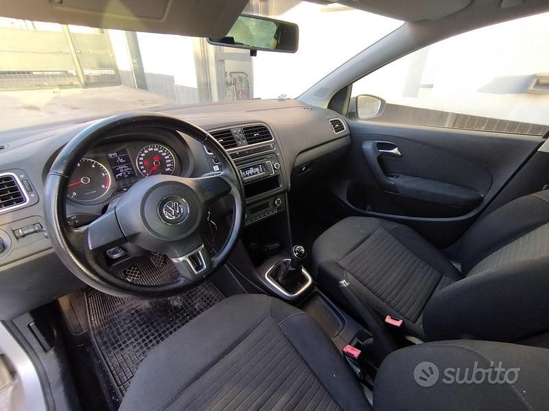 Begagnad VW Polo 90 HK (66 kW) 2012 Grå Halvkombi