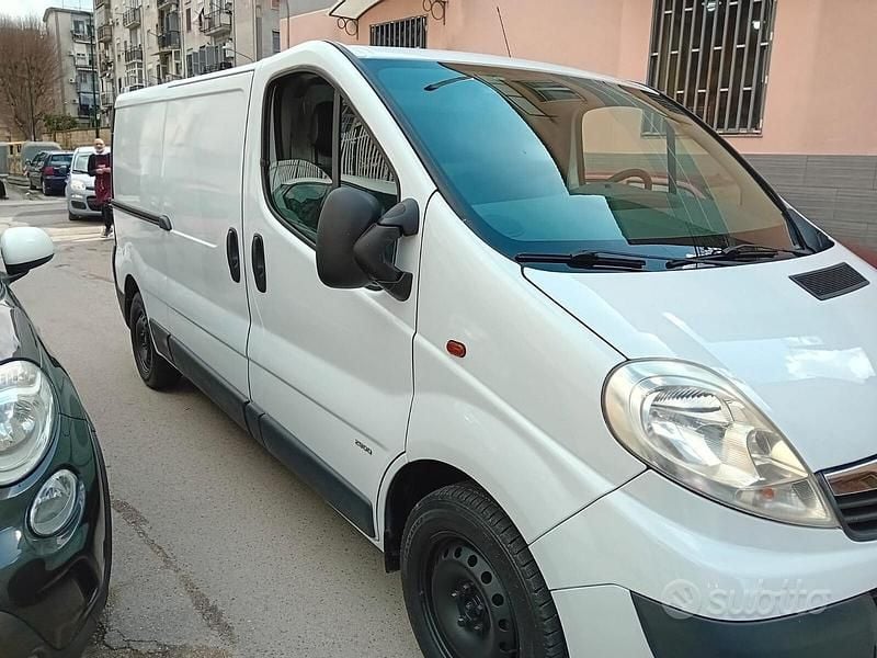 Usata Opel Vivaro 120 CV (88 kW) 2013 Bianco Monovolume
