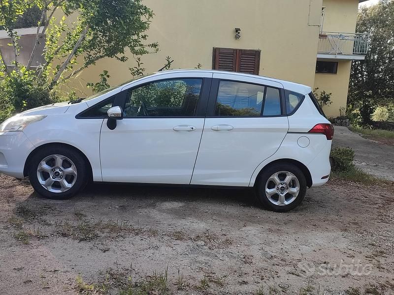 Bianco Usata 2014 Ford B-MAX Monovolume | 7350 € (Buon prezzo) - Immagine 1/1