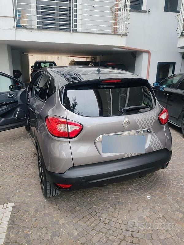 Usata Renault Captur 90 CV (66 kW) 2013 Grigio SUV