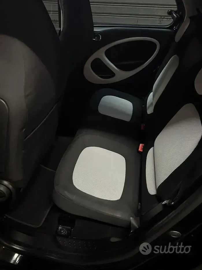 Usata Smart ForFour 71 CV (52 kW) 2017 Nero Utilitaria