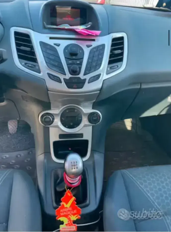 Usata Ford Fiesta 97 CV (71 kW) 2010 Grigio Berlina