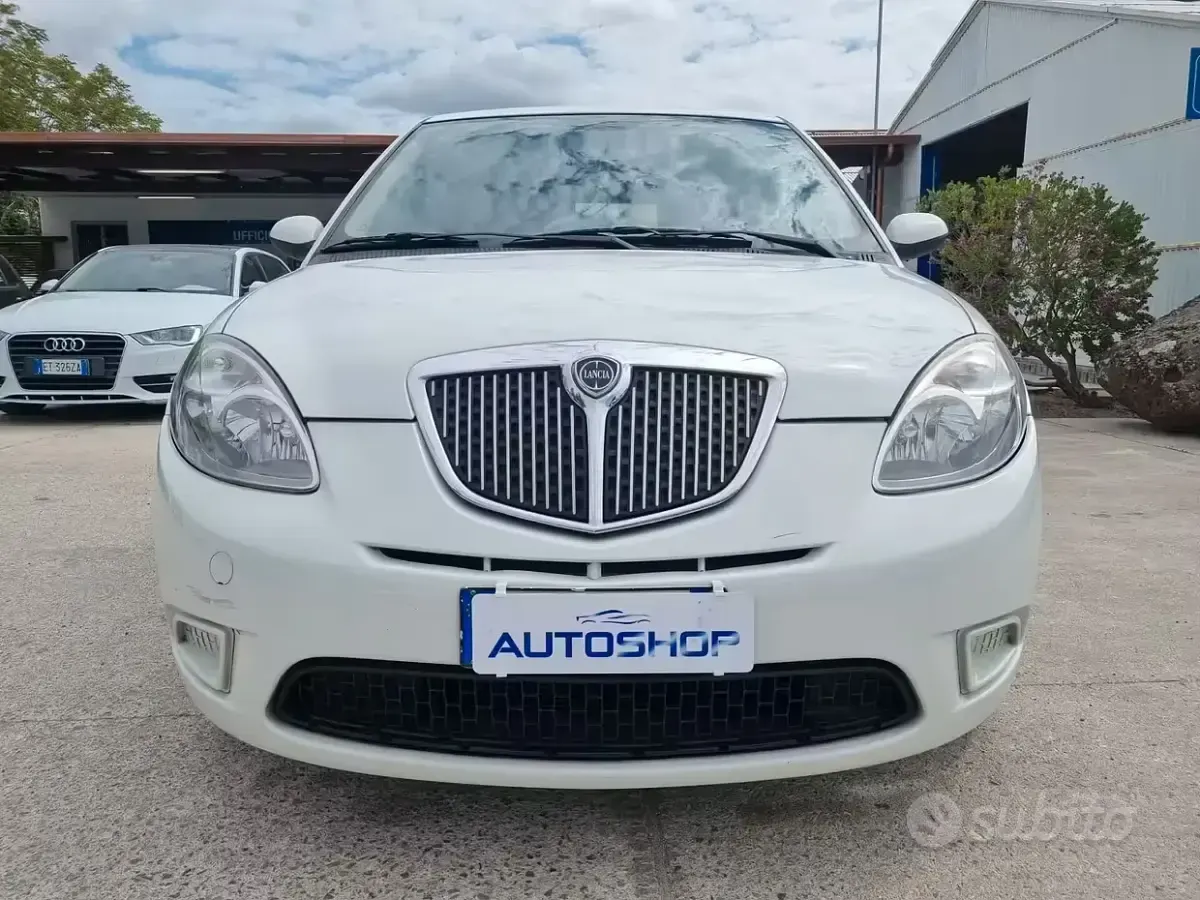 Usata Lancia Ypsilon 60 CV (44 kW) 2009 Bianco Utilitaria