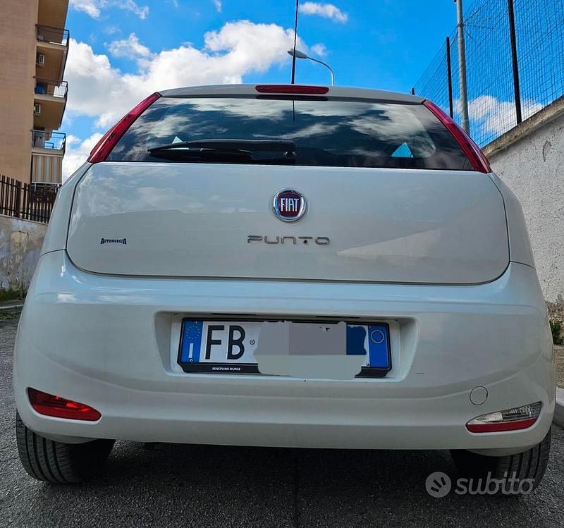 Usata Fiat Punto Street 69 CV (50 kW) 2015 Bianco Utilitaria