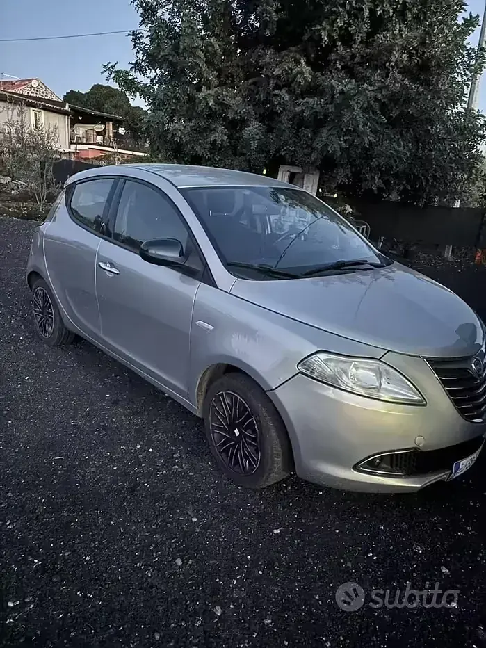Gebraucht Lancia Ypsilon 75 PS (55 kW) 2011 Kleinwagen