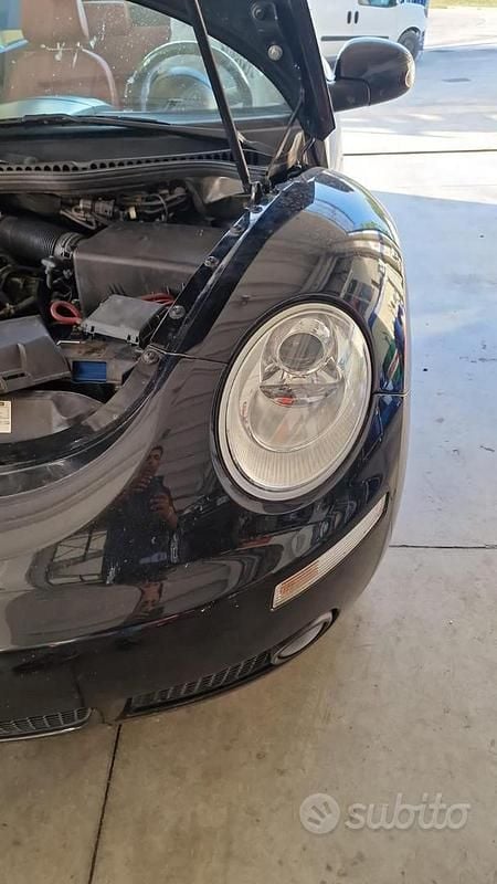 Usata VW New Beetle Edition 105 CV (77 kW) 2010 Nero Utilitaria