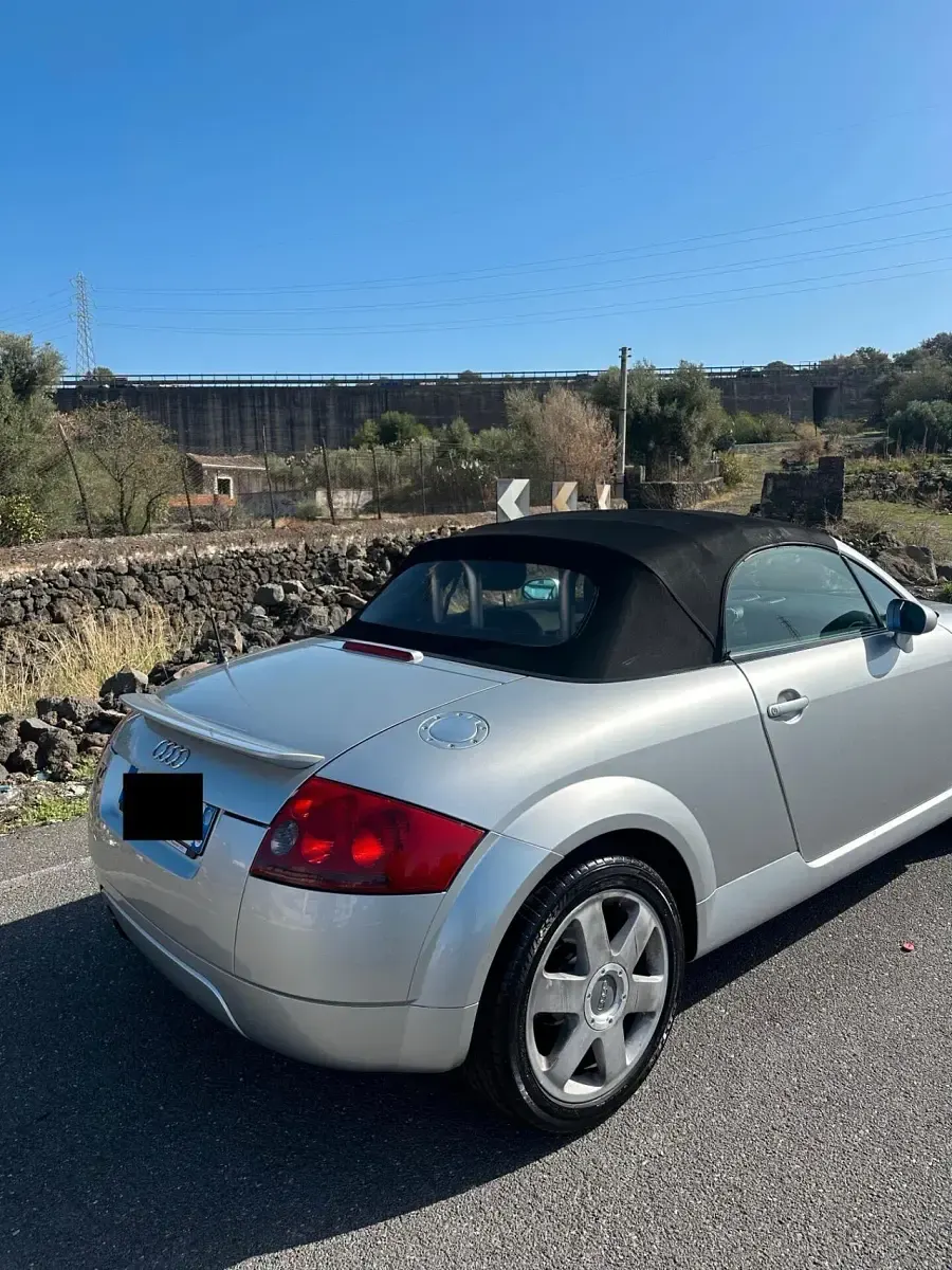 Usata Audi TT Roadster 179 CV (131 kW) 2001 Grigio Cabrio